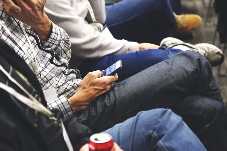reading phone