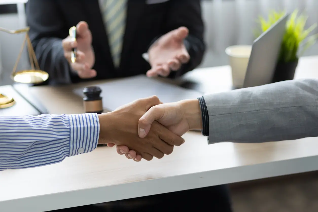 handshake in agreement
